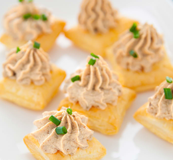 Mini-feuilletés à la mousse de cèpes et truffes